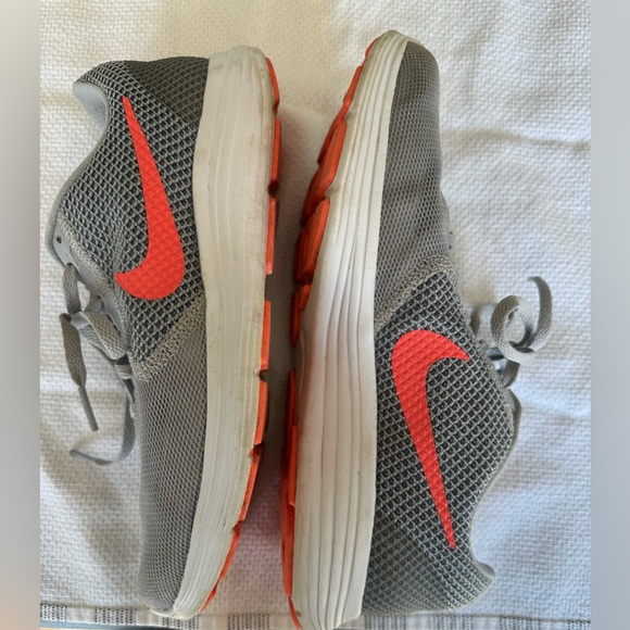 NIKE Women’s Revolution 3 Running shoe SIZE 9 - Picture 3 of 7